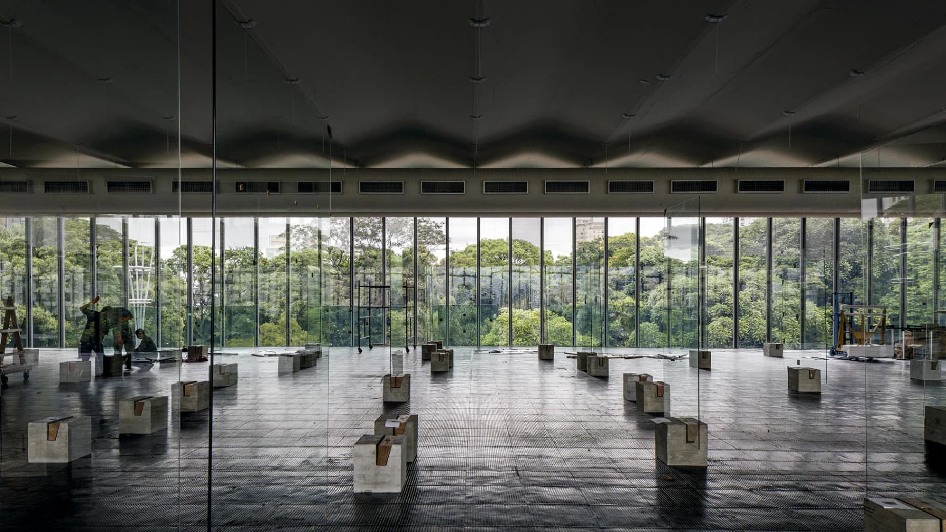 Lina Bo Bardi, Allestimento del Museu de Arte de São Paulo (MASP). Foto Leonardo Finotti.