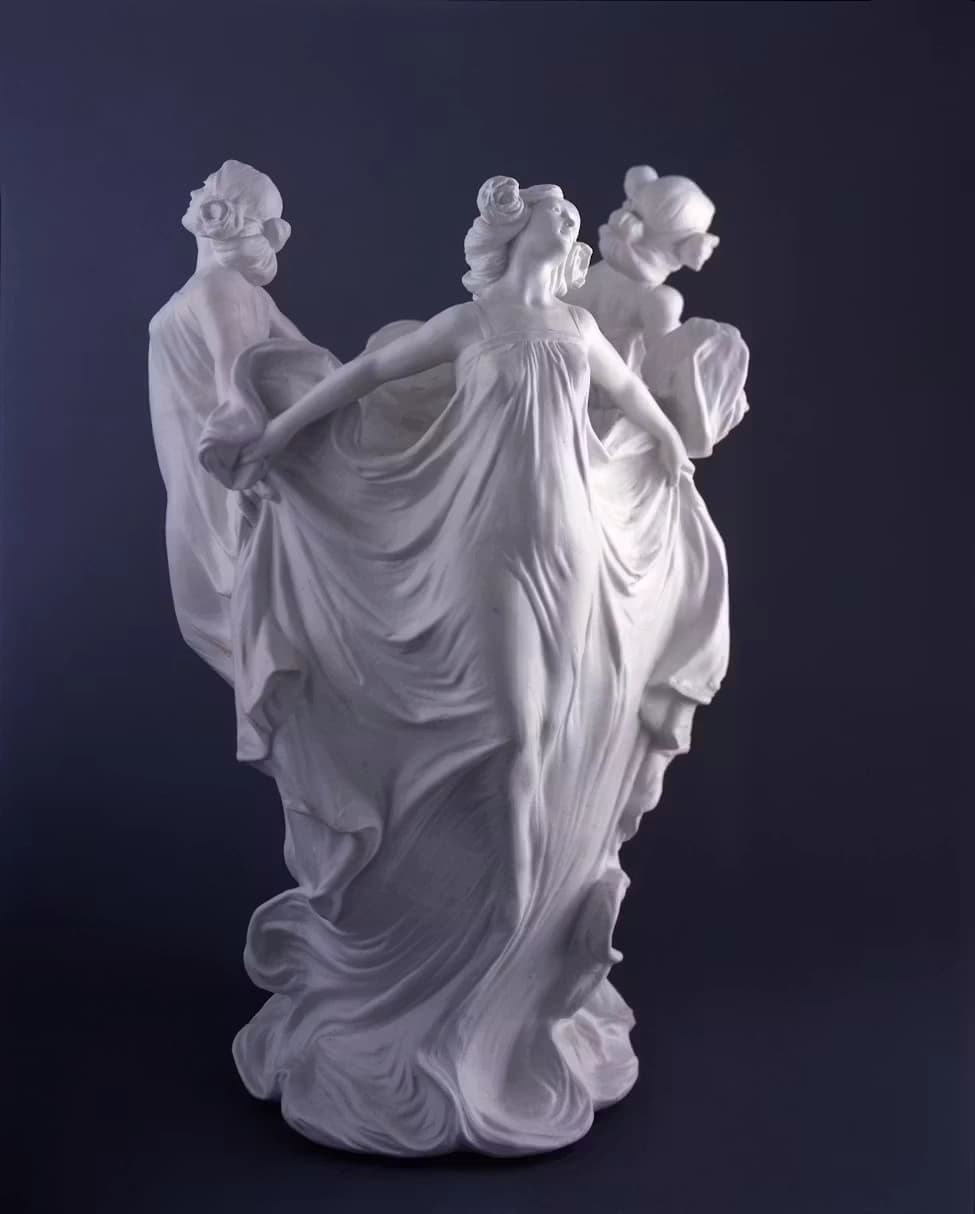 Manifattura Richard-Ginori, Fioriera con figure danzanti. Fu presentato all’Esposizione Internazionale di arte decorativa moderna di Torino del 1902.