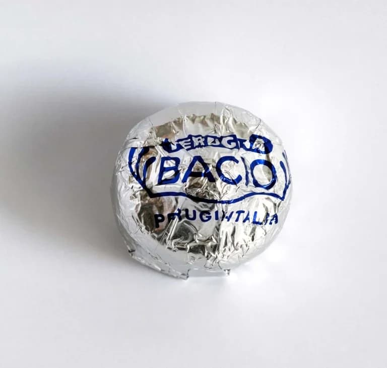 Il Bacio Perugina nel suo aspetto dal 1922 al 1968. © Perugina