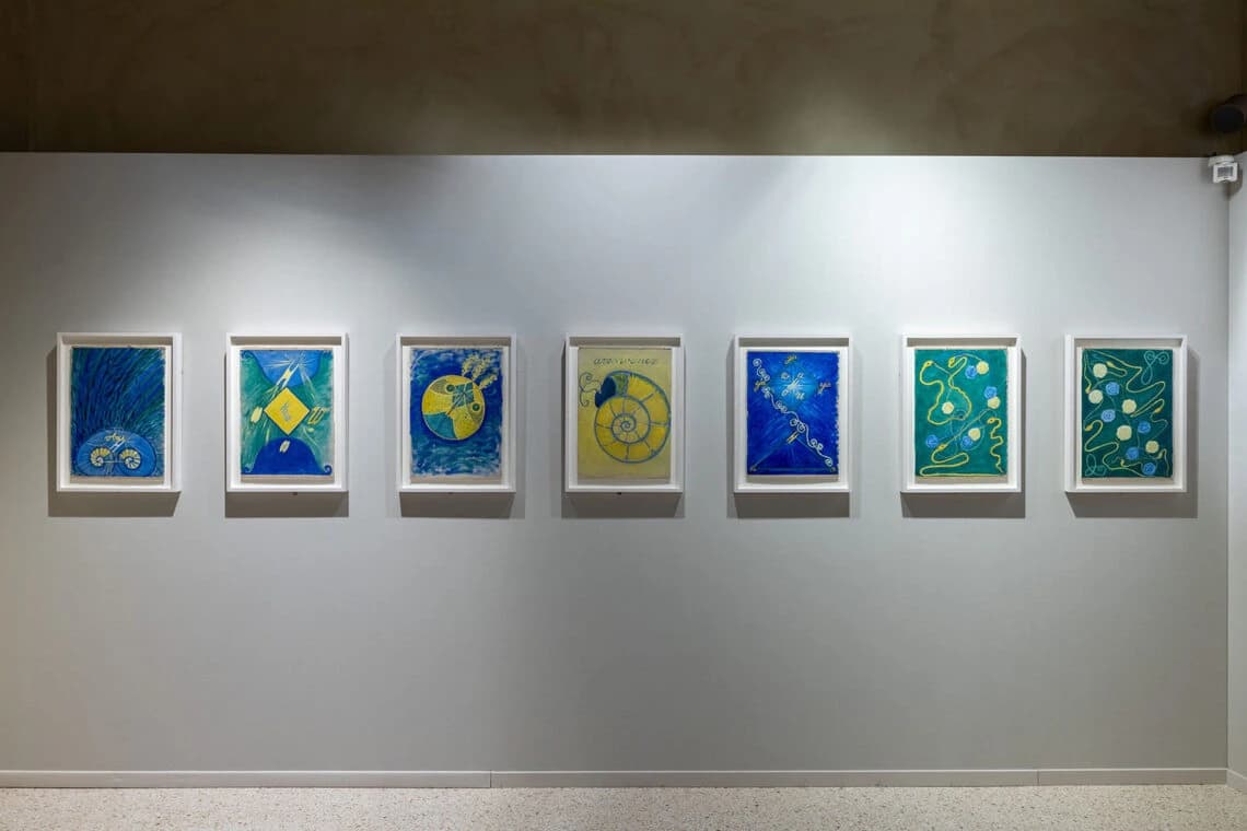 Alcune opere di Hilma af Klint esposte nel percorso Fata Morgana: memorie dall’invisibile. La mostra è stata ideata e prodotta dalla Fondazione Nicola Trussardi per Palazzo Morando | Costume Moda Immagine, con la curatela di Massimiliano Gioni, Daniel Birnbaum e Marta Papini.