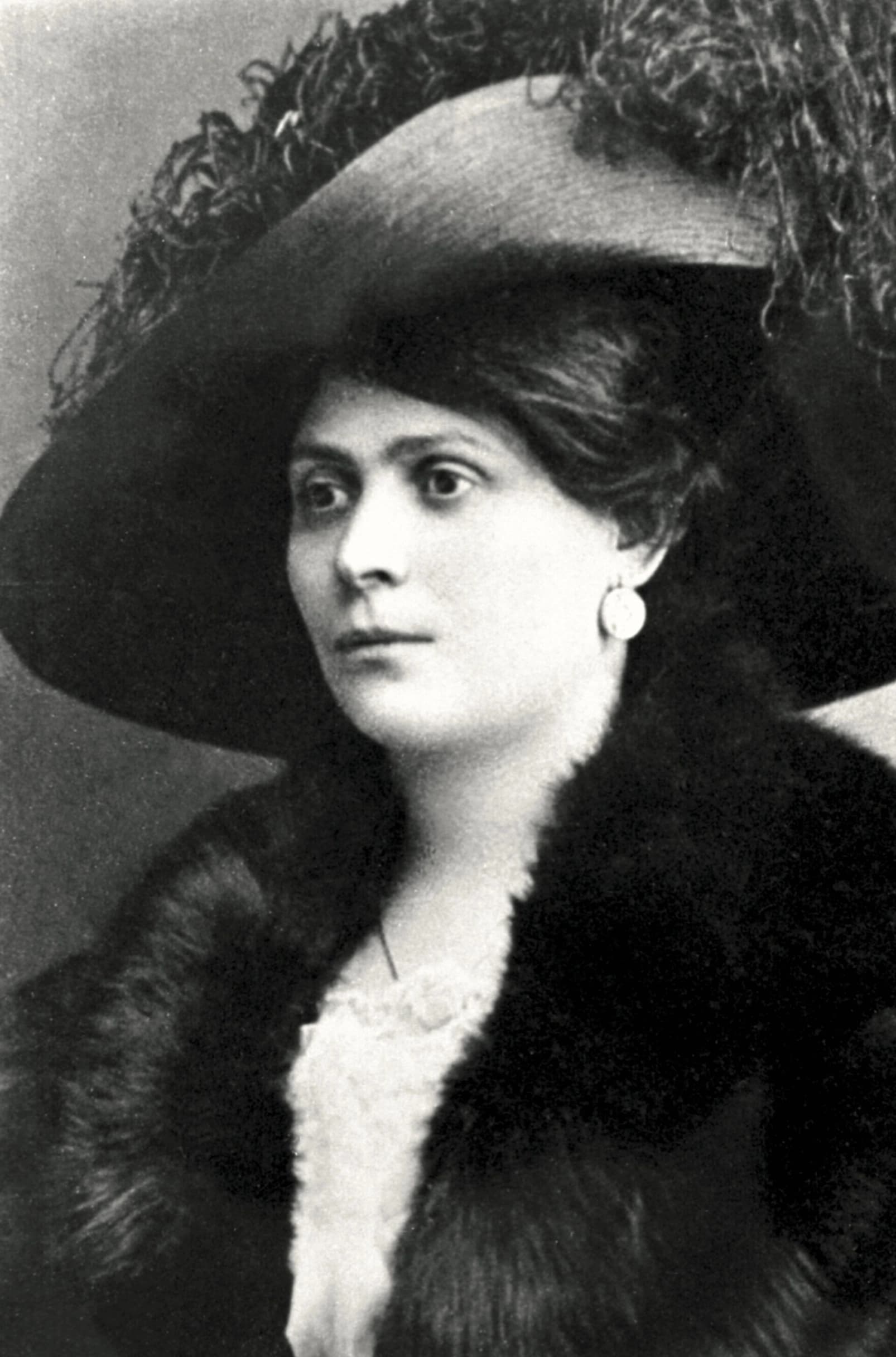 Ritratto giovanile di Luisa Spagnoli, creatrice dei celebri cioccolatini nati a Perugia.