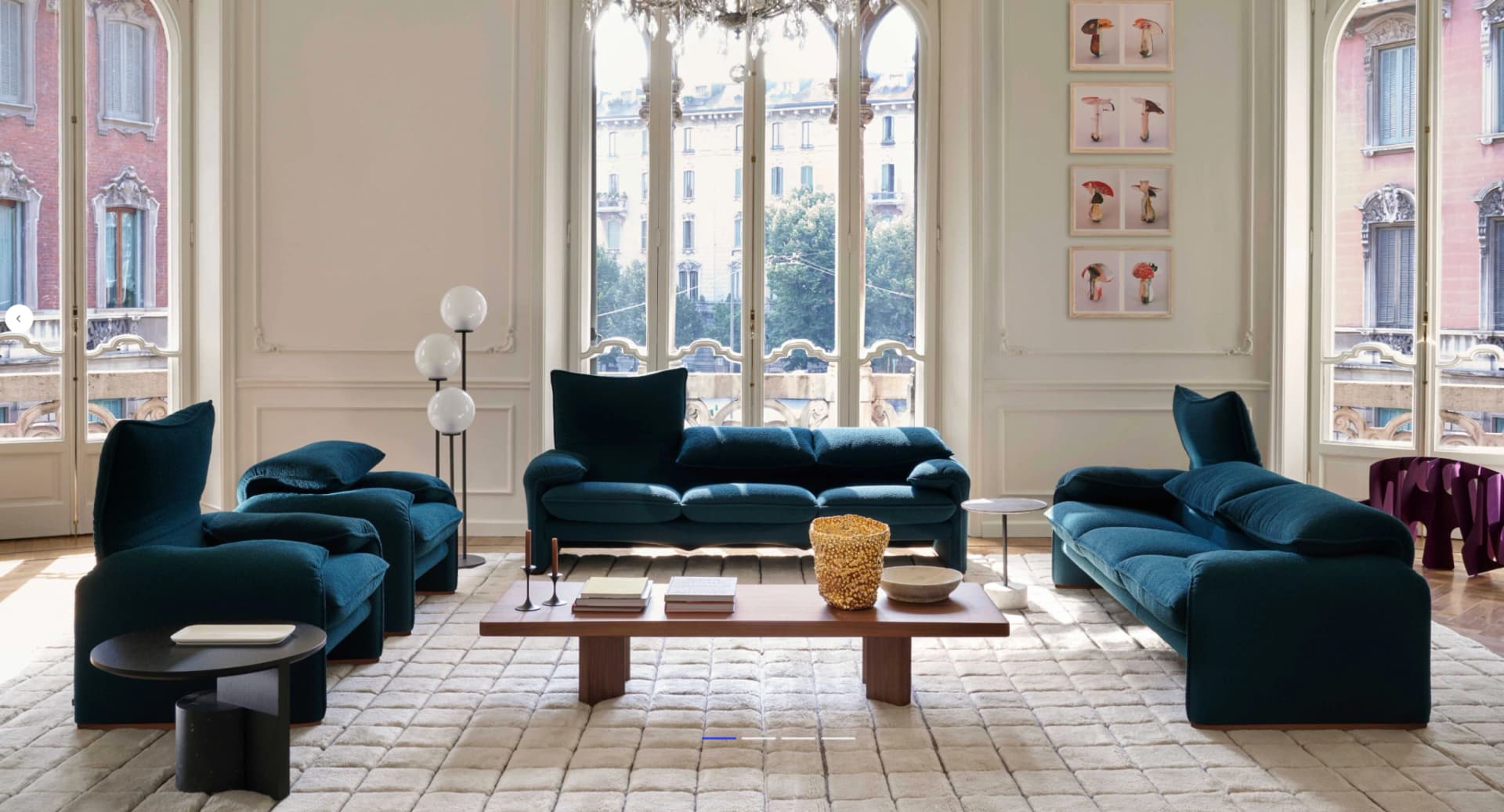 Un elegante salotto arredato con i Maralunga di Vico Magistretti per Cassina © Cassina