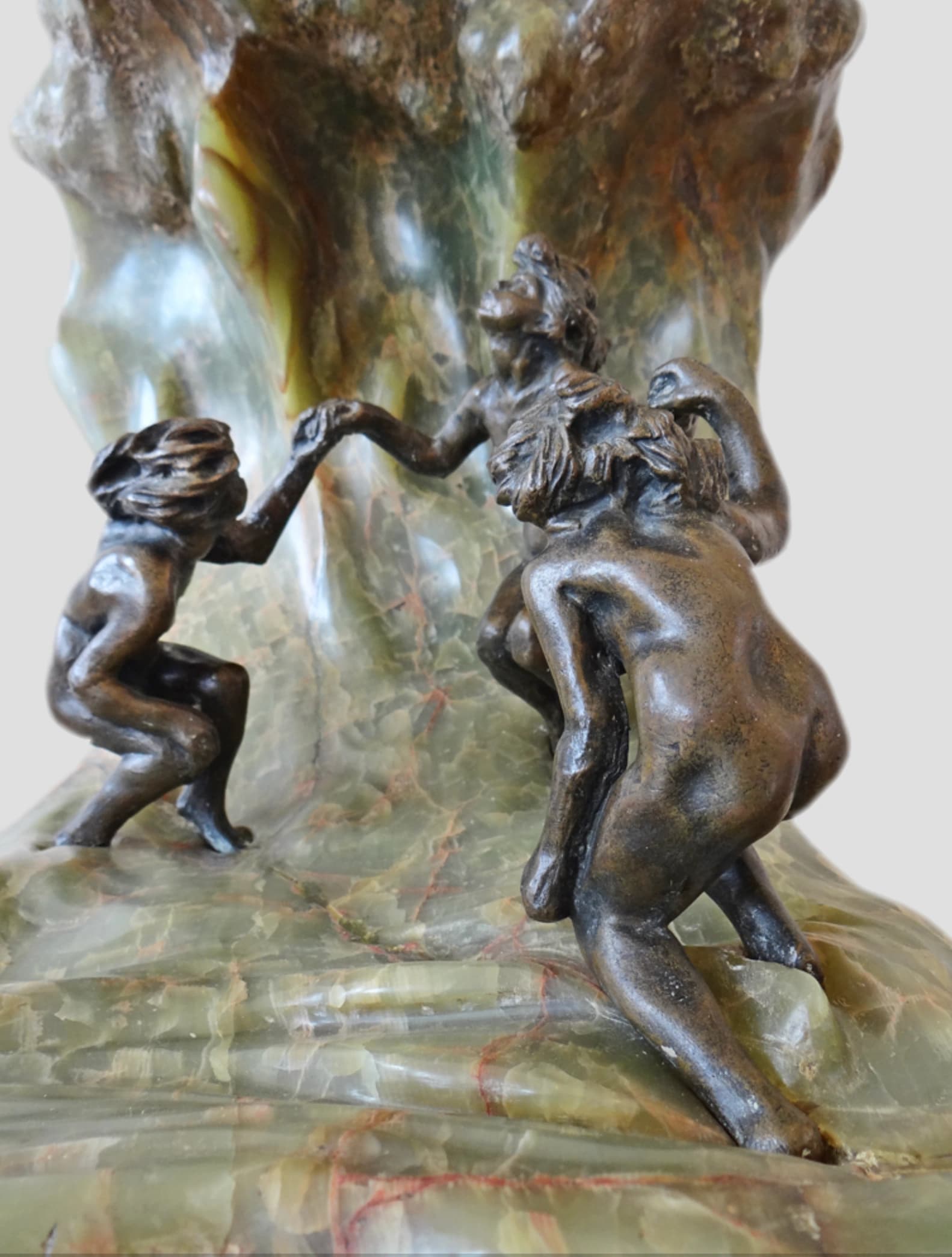 Camille Claudel, Onda, 1897-1903, onice e bronzo, 62 × 39 × 63 cm, Museo Rodin, Parigi. Dettaglio.