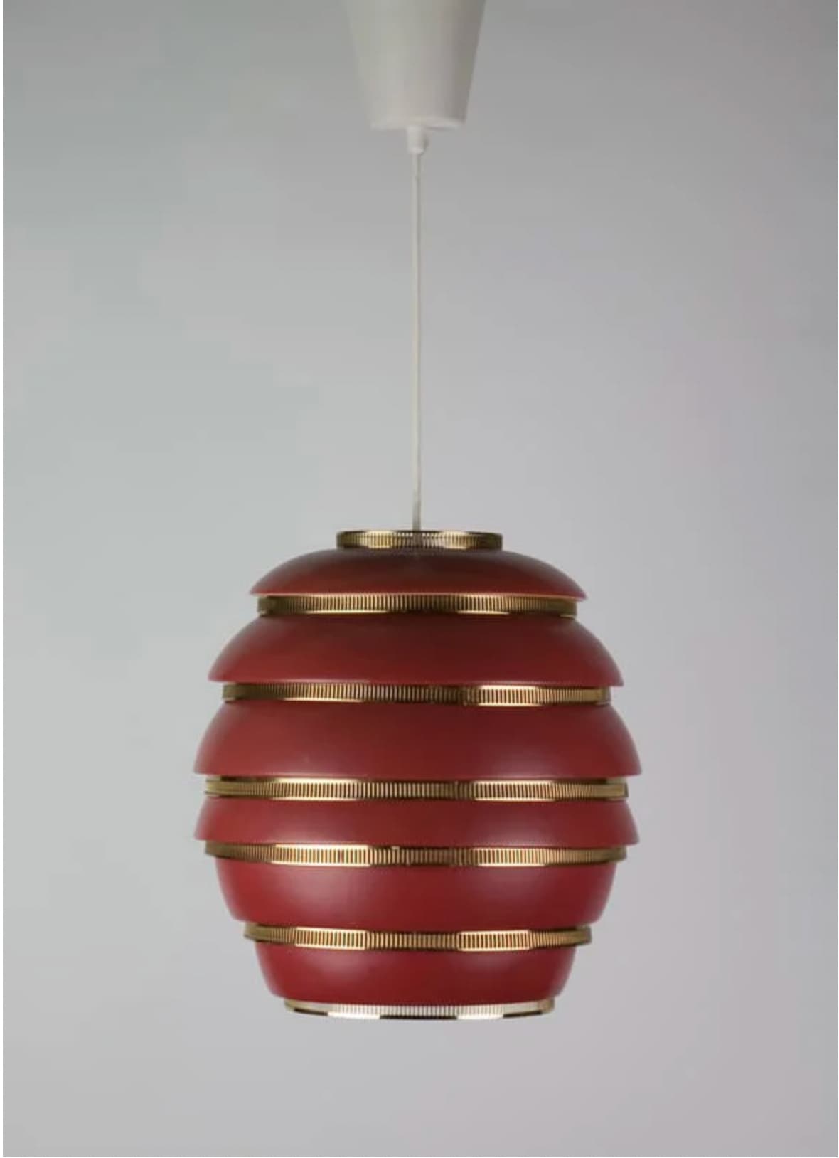 Alvar Aalto, Lampada a sospensione “Beehive”, 1953. © Anssi Vaarola.