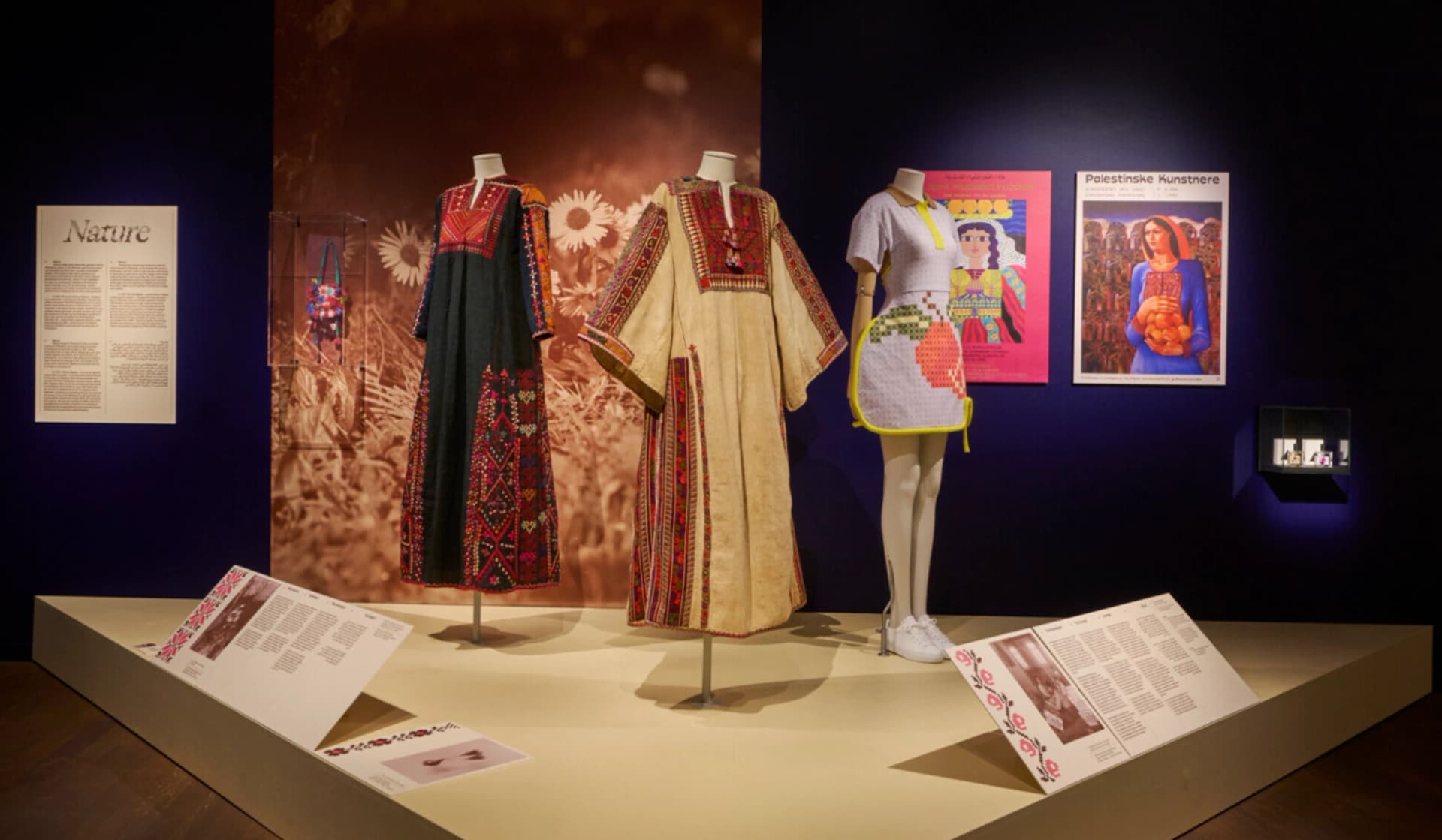 "Embroidering Palestine": la mostra che celebra l'arte del ricamo palestinese