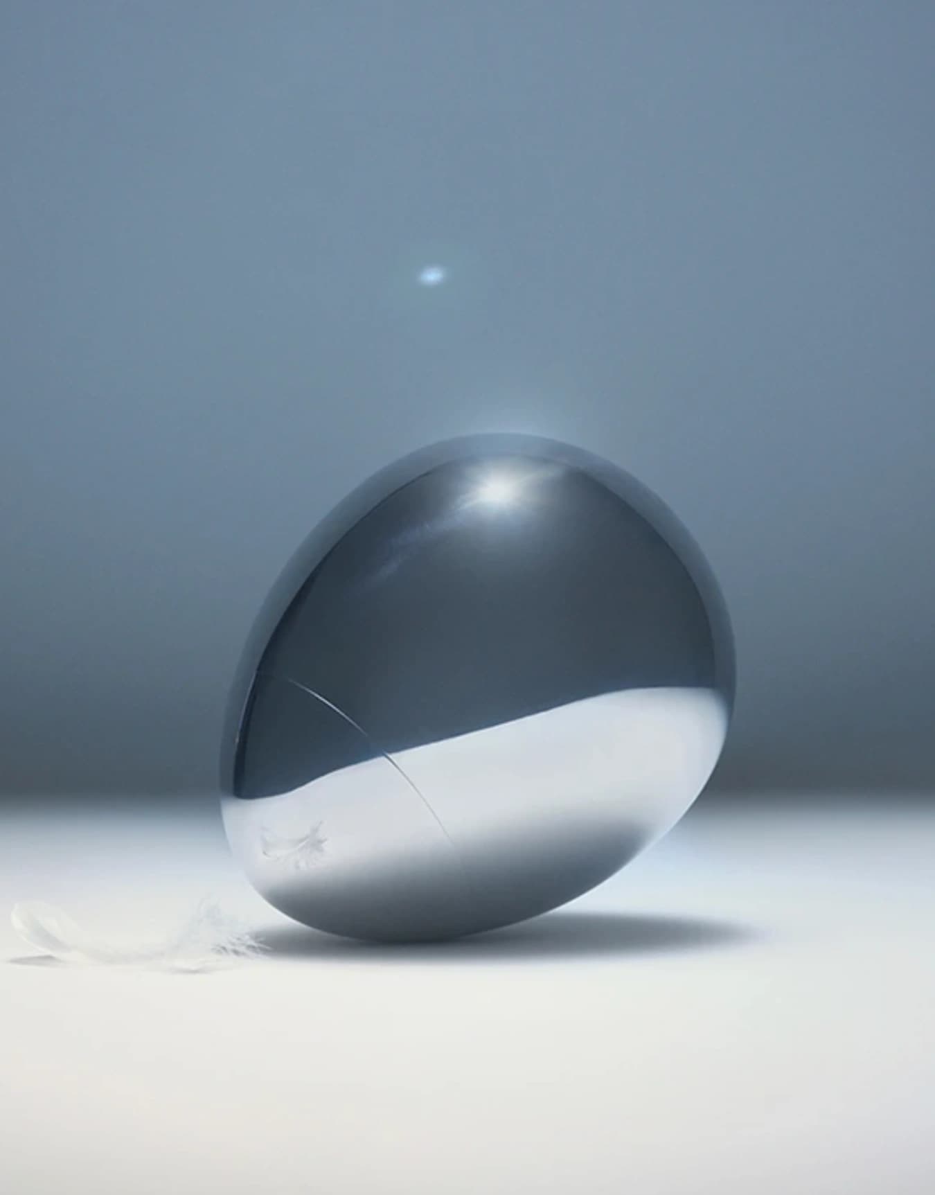 Swan Song, una delle due urne di Michael Anastassiades in acciaio inossidabile 18/10 argentato. © Claudia Zalla © Alessi