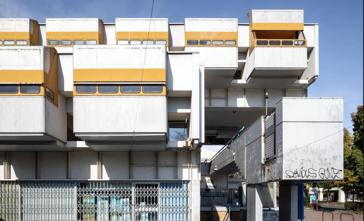 Igino Cappai, Pietro Mainardis e Graziano Chiodini, Centro di servizi sociali e residenziali Olivetti, "La Serra", Corso Botta 30, Ivrea, 1967- 1975.