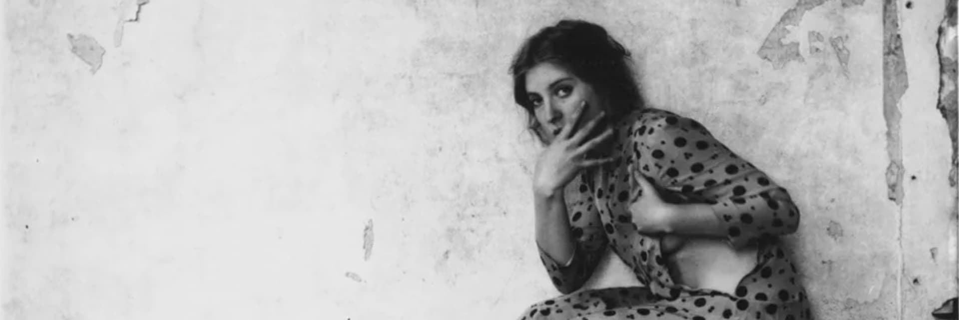 Francesca Woodman: presenza e dissolvenza del corpo femminile nella fotografia