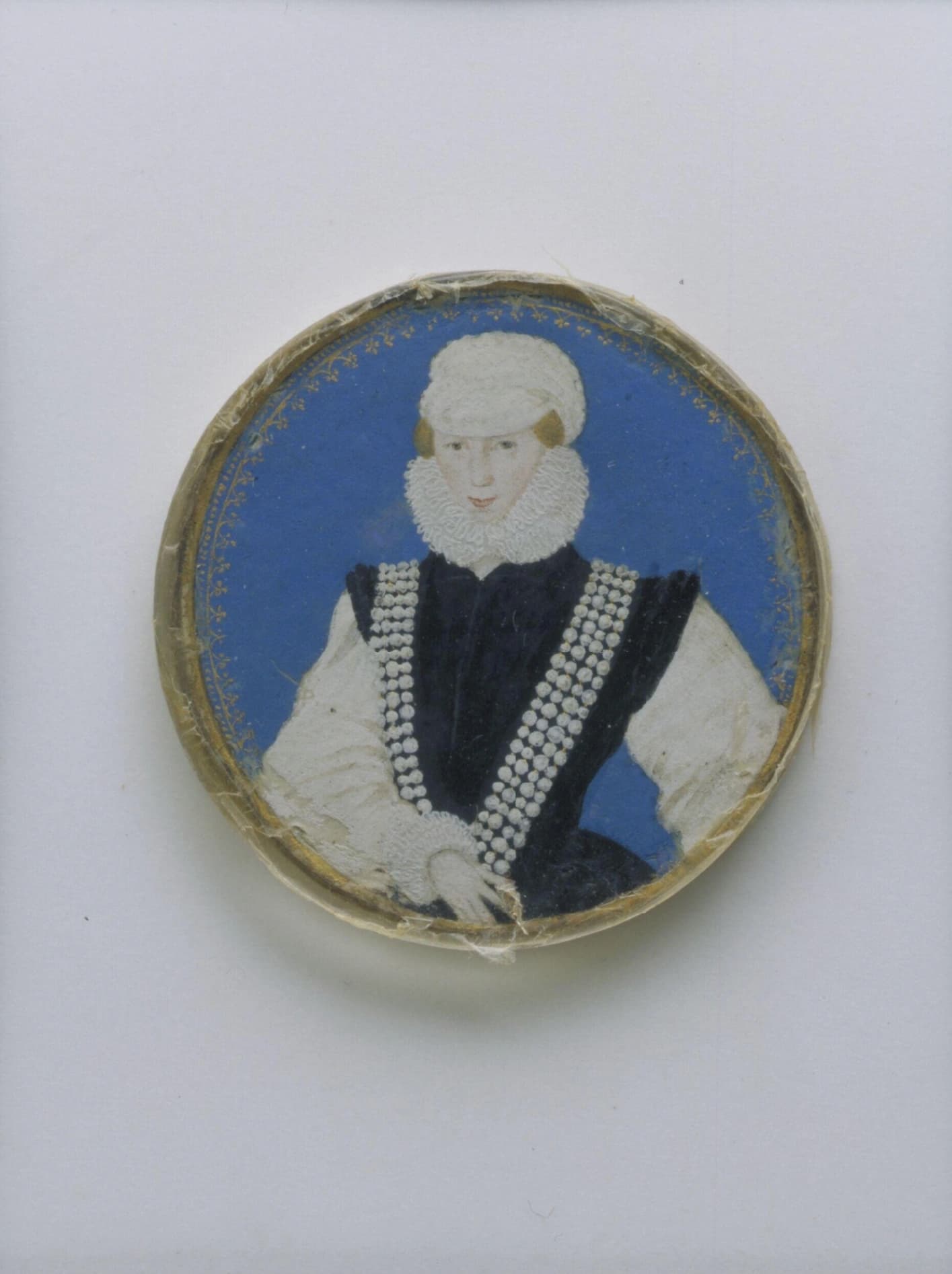 Levina Teerlinc, Ritratto di Mary Dudley, Lady Sidney, acquerello su pergamena, incollato su cartoncino con 4 picche sul retro, V&amp;A South Kensington.