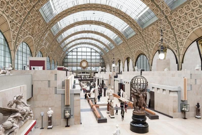 L'allestimento museale risultato dalla trasformazione da stazione a museo dell'Orsay di Parigi, curato da Gae Aulenti© Mariano de Angelis