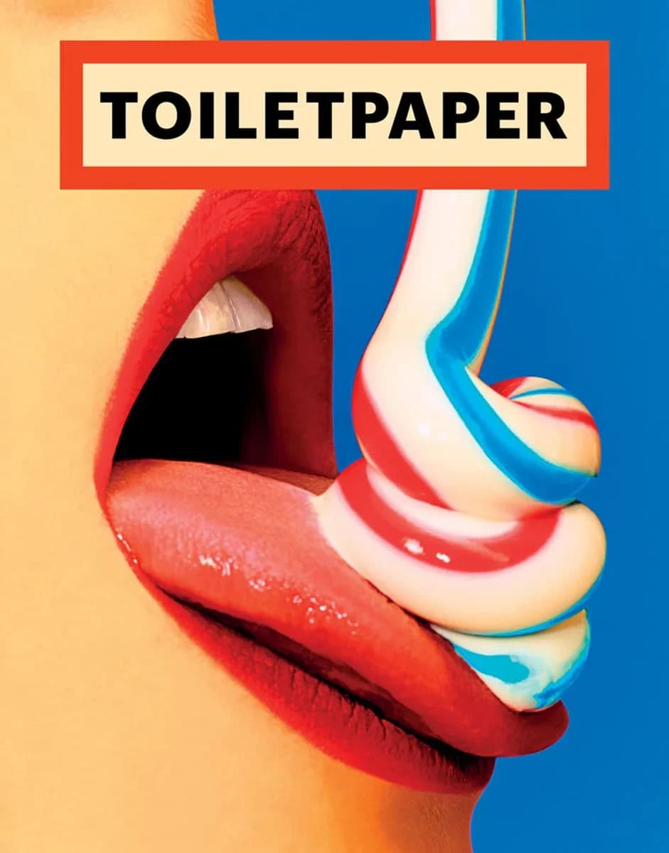 La copertina del n.15 di Toiletpaper Magazine.