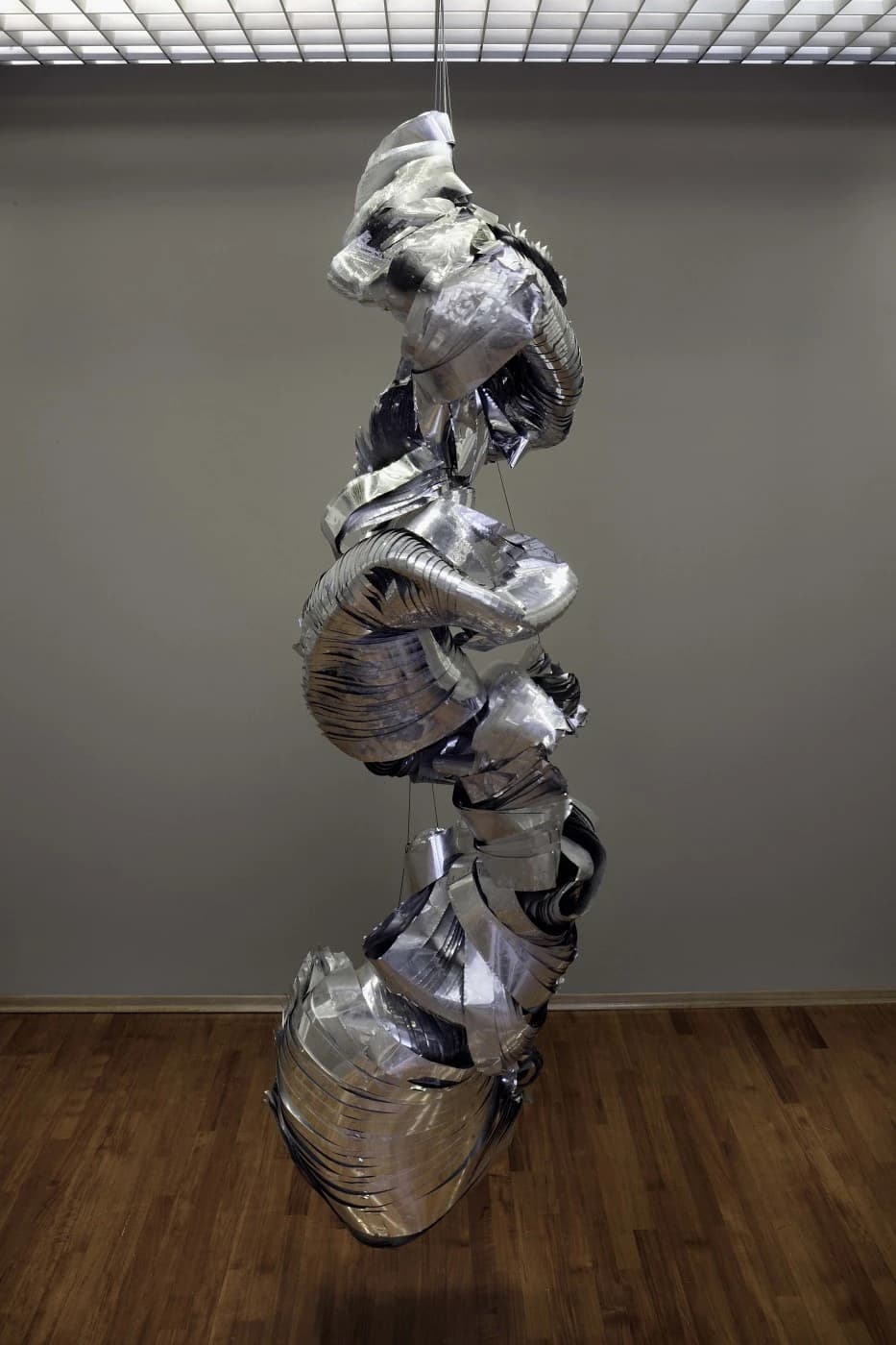 Marisa Merz, Living Sculpture, 1966, lamierino in alluminio cucito con punti metallici, 200 x 90 x 80 cm, GAM, Torino.