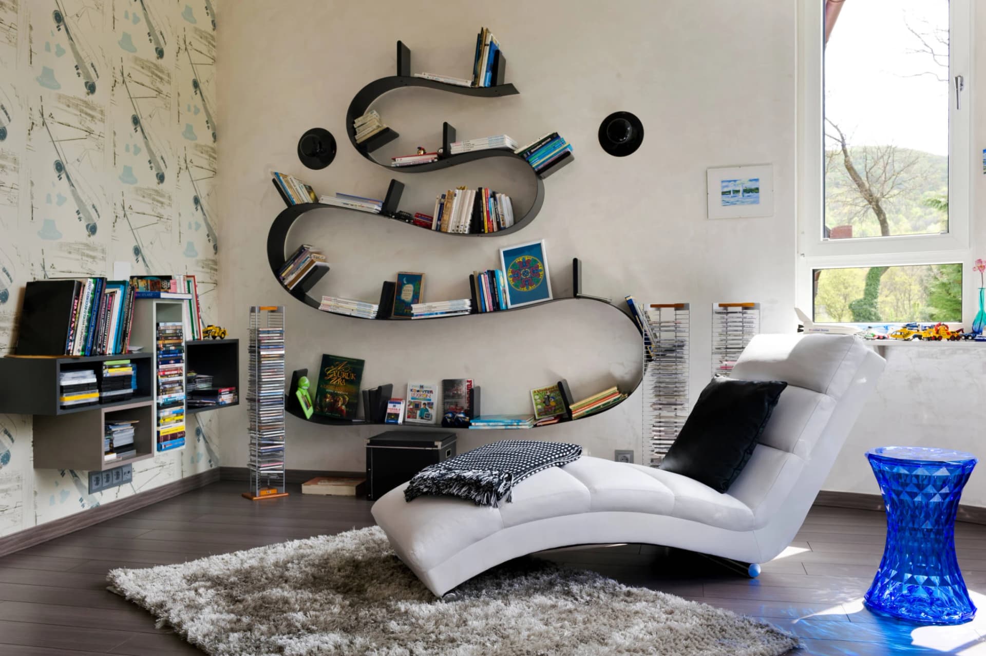 La libreria Bookworm di Ron Arad per Kartell.